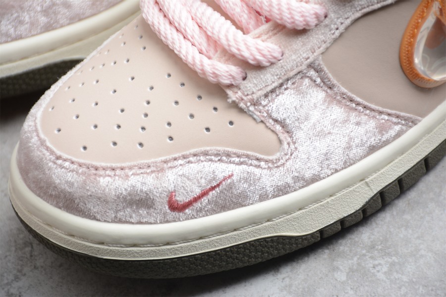 dunk low strawberry milk