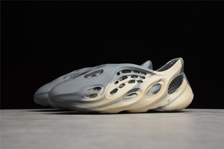 Yeezy Foam Runner Slide Sandal GV7904